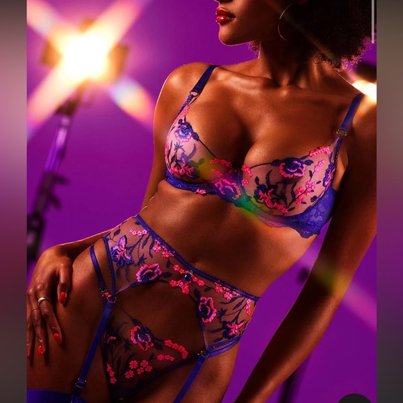 WHITNEY PINK SAPPHIRE
SUSPENDER - Picture 13 of 15